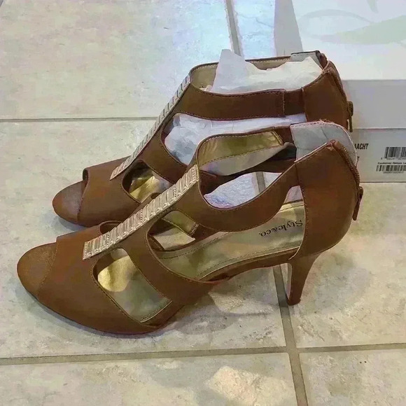 Brown Heels - Picture 2 of 6